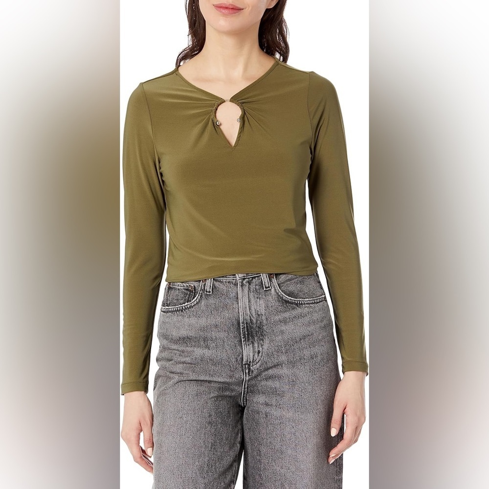 NWT BCBGeneration green keyhole long sleeve crop top. Size XXS.